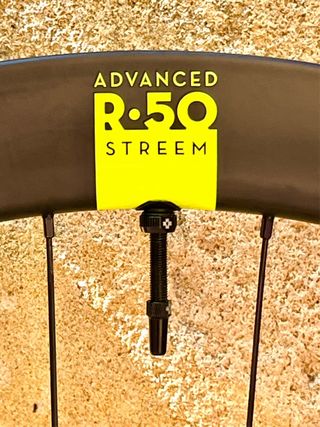 Rueda carbono trasera disco Newmen Streem R.50