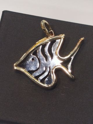 Colgante pez disco  oro 18k