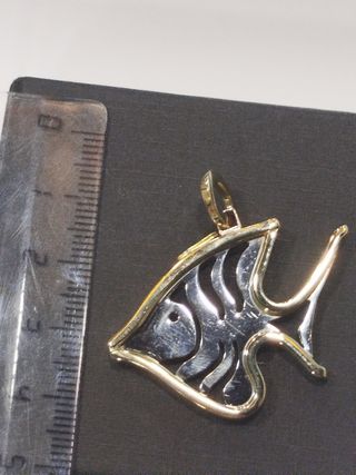 Colgante pez disco  oro 18k