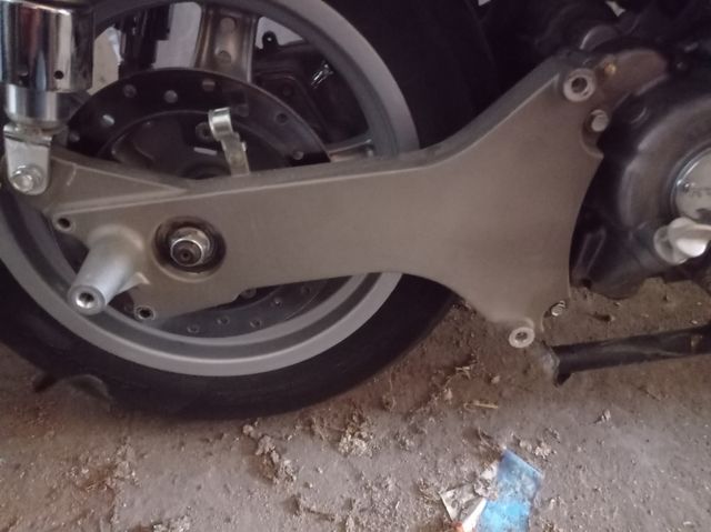 Soporte chasis y escape de kimco  250cc