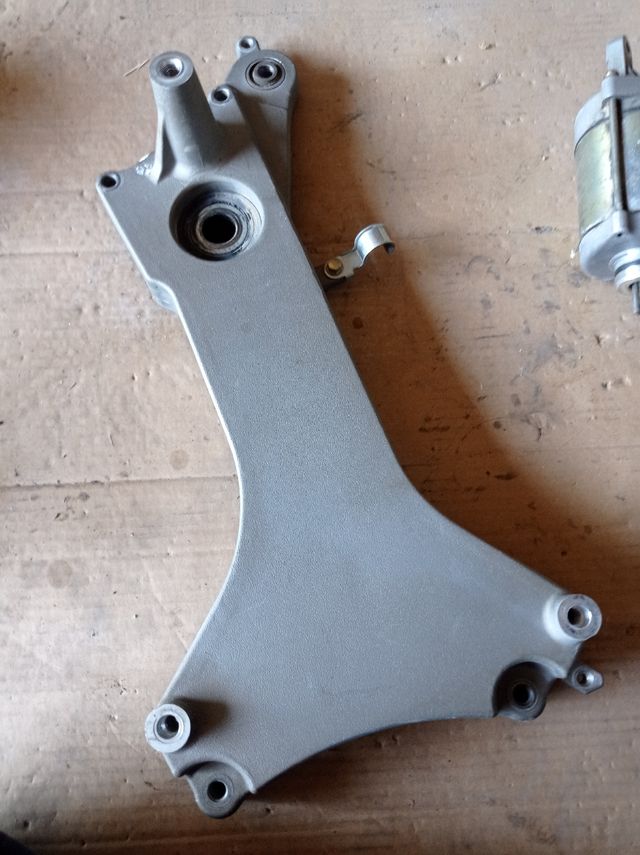 Soporte chasis y escape de kimco  250cc