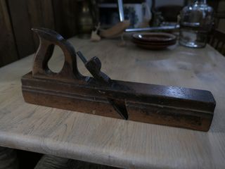 Antiguo cepillo de carpintero