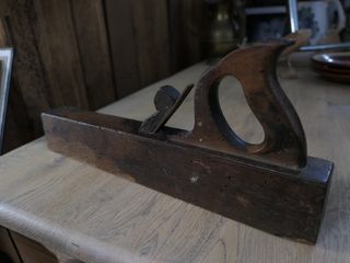 Antiguo cepillo de carpintero