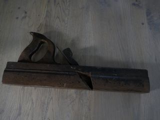 Antiguo cepillo de carpintero