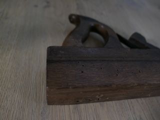 Antiguo cepillo de carpintero