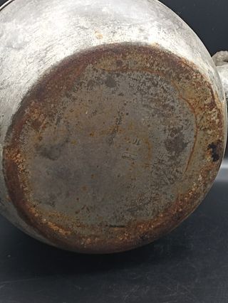 Gran tetera o hervidor de metal