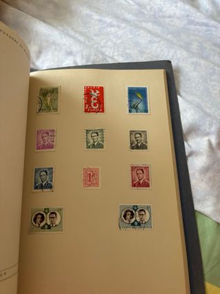 Colección sellos del mundo,  más de 350