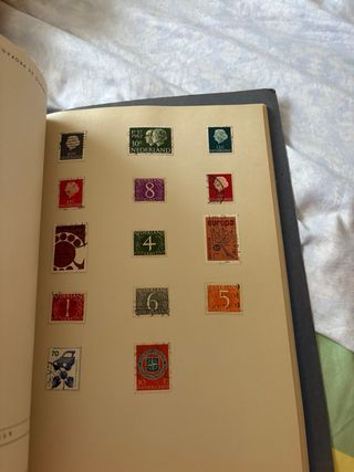 Colección sellos del mundo,  más de 350