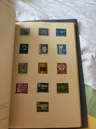 Colección sellos del mundo,  más de 350