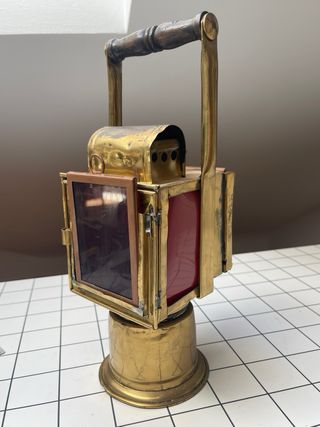 Antiguo farol ferroviario (dorado)