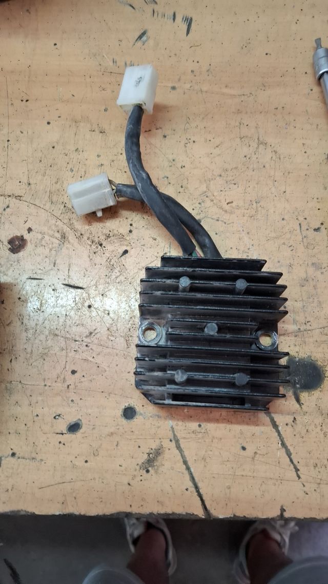 Regulador luces kimco xciting 250cc