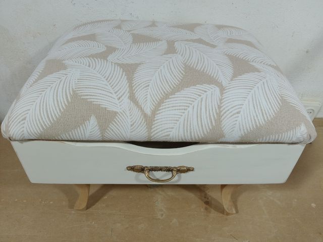 Cajon convertido en asiento-guardatodo