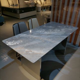 Mesa elegante para comedor o restaurante