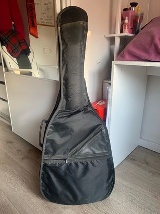 Guitarra clasica con funda