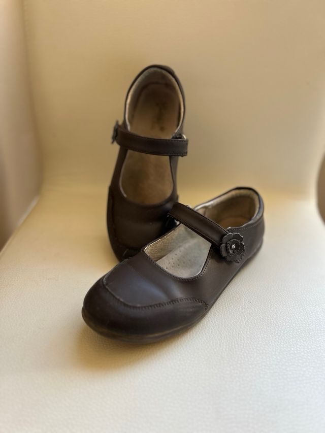 Zapatos marrones colegio niña