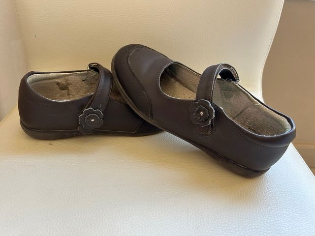 Zapatos marrones colegio niña