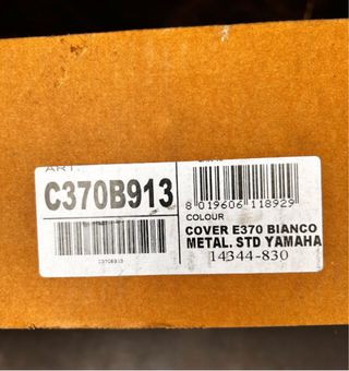 Tapa baul moto givi  BLANCO Yamaha std
