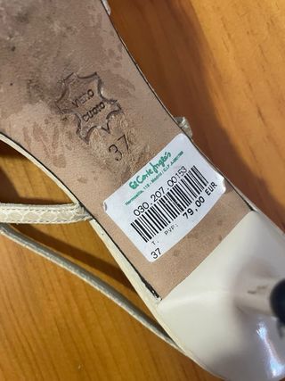 tacones bajos crema / beige