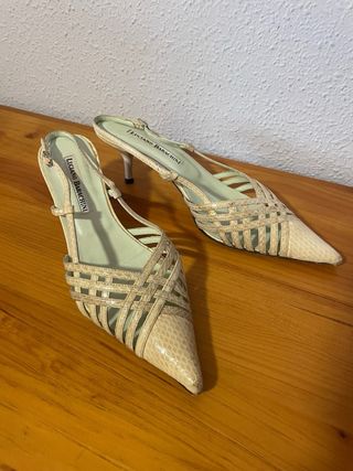 tacones bajos crema / beige