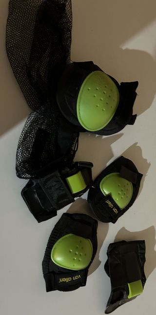 Protecciones patinaje con red para transporte.