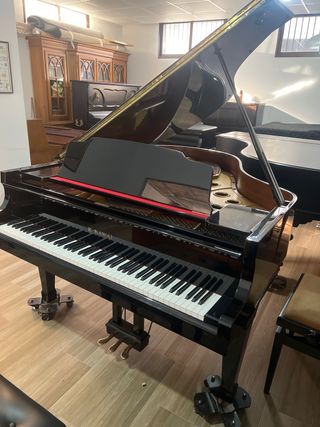 Piano  de cola kawai