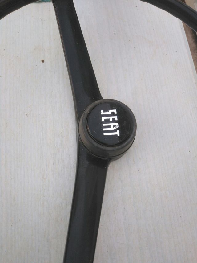 Volante de Seat 600 o 127 solo lo entrego en perso