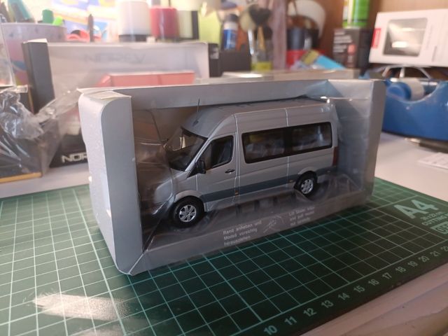 🔴Volkswagen Crafter 1/43