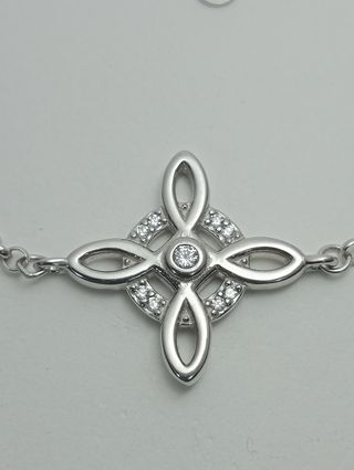 Monísima pulsera nudo de bruja plata .