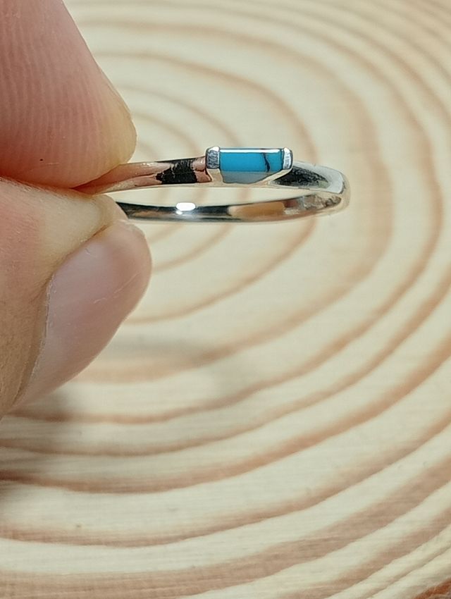 Guapo anillo de turquesa plata de ley.