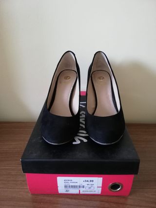 Zapatos negros de tacón