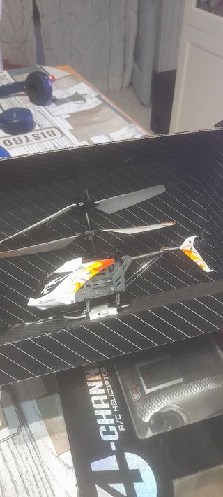 Elicottero telecomandato F106