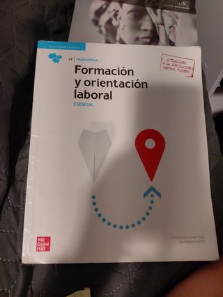 Libros de 2° curso y 1° de grado medio de farmaci