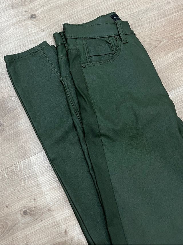 Pantalón cuero verde Stradivarius
