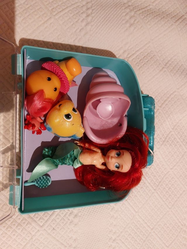 Pack muñeca y accesorios de la sirenita