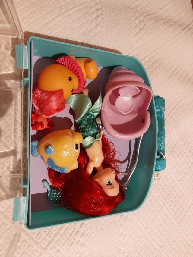 Pack muñeca y accesorios de la sirenita
