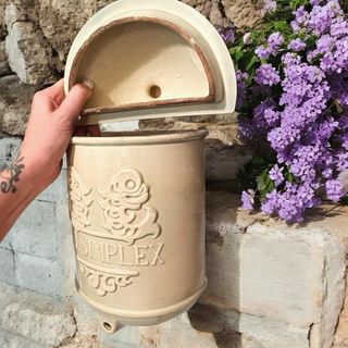 Antico lavabo ceramica fontana muro