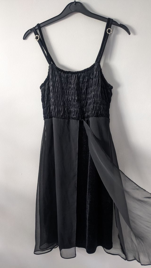 Vestido corto negro