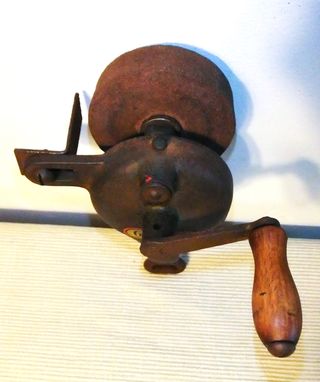 ANTIGUO ESMERIL, AMOLADORA MANUAL DE MESA GERMANY