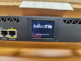 Router Mikrotik RB2011 1UiAS-RM