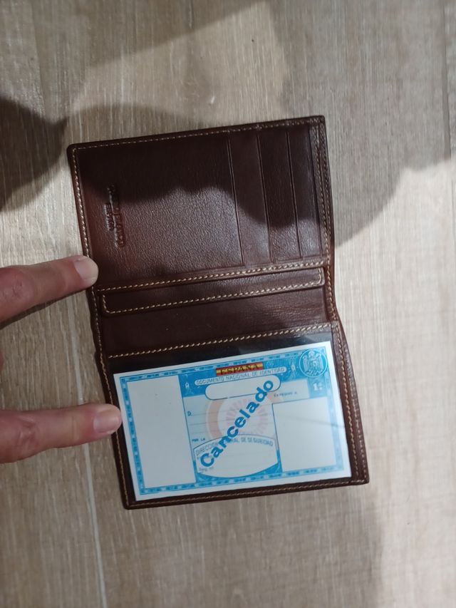 CARTERA-BILLETERO CUERO..