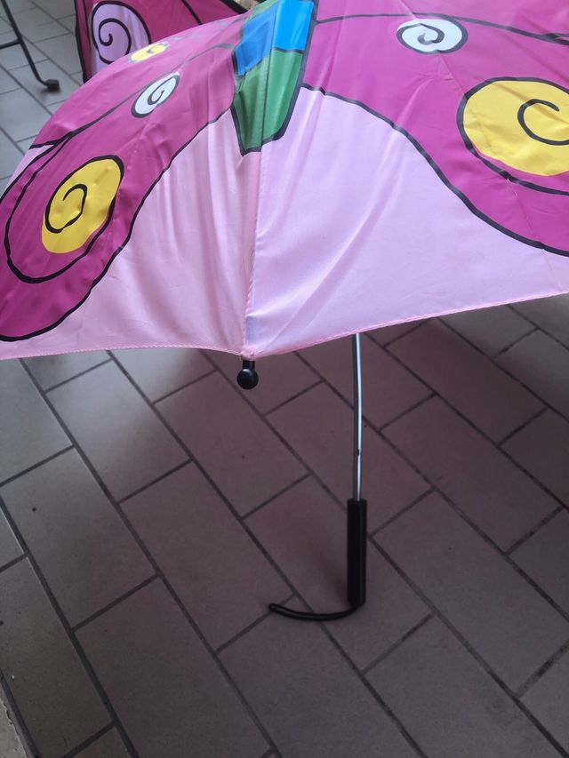 Ombrellino da bambina a farfalla