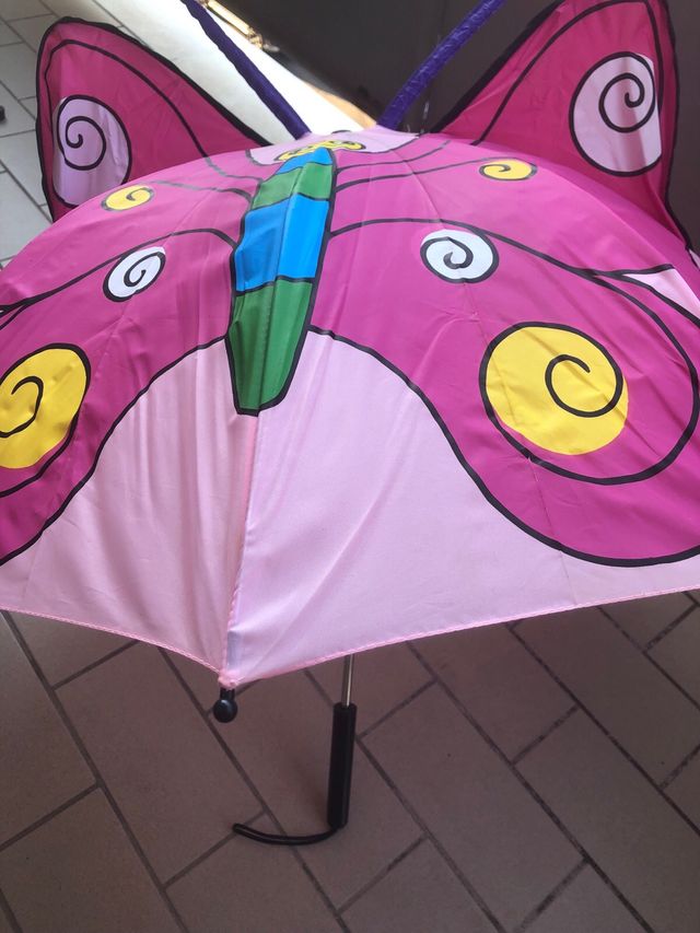 Ombrellino da bambina a farfalla