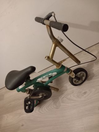 Bicicleta antigua pequeña