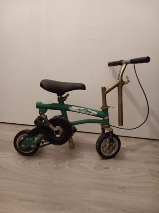 Bicicleta antigua pequeña