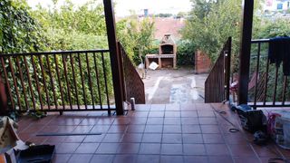 Se hacen trabajos de soldadura