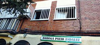 Se hacen trabajos de soldadura