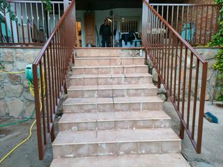 Se hacen trabajos de soldadura