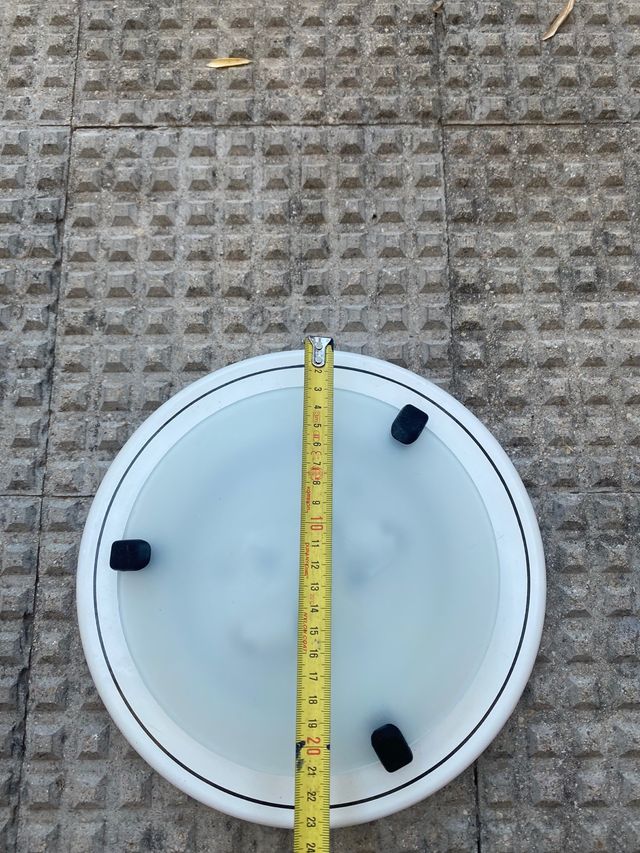 Plafón de techo redondo con plato