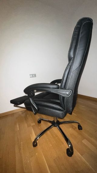 Silla de oficina reclinable con reposapies