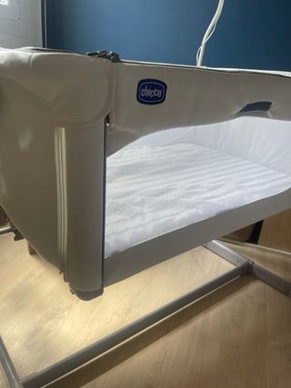 Cuna de colecho chicco next to me